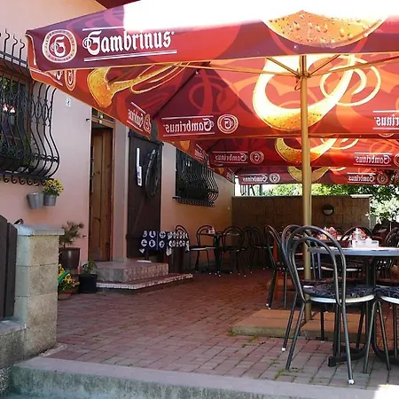Affittacamere Rodinny S Restauraci - Hospudka Na Navsi Hlásná Třebaň