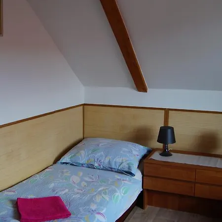 Maison d'hôtes Rodinny S Restauraci - Hospudka Na Navsi Hlásná Třebaň